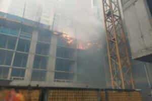 CBS respondió ante 2ª Alarma de Incendio en edificio en construcción