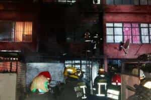 CBS controló incendio que dañó dos departamentos en Recoleta
