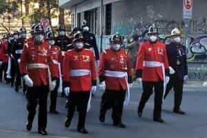 Los Bomberos de Santiago volvieron a desfilar por las calles de la ciudad