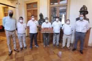 Oficiales del Cuerpo de Bomberos de Castro visitaron el Cuartel General del CBS