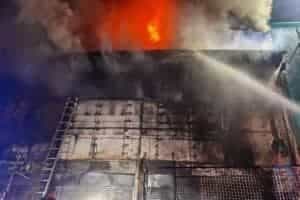 CBS controló Incendio en locales comerciales de Santiago