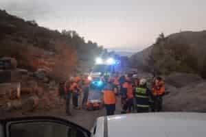 Voluntarios de 7ª Compañía rescatan a mujer lesionada en Farellones