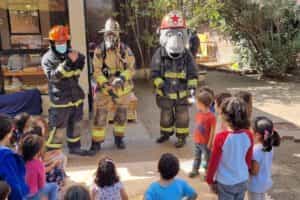Claxon visitó jardín infantil para entregar mensaje de educación contra incendios