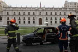 El CBS rescató a persona desde vehículo incendiado en Santiago