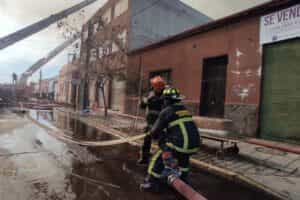 CBS respondió ante incendio en bodegas de taller textil en Estación Central