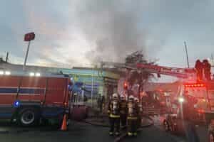 El CBS concurrió a incendio que afectó a local comercial en el sector de La Vega