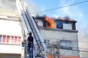 El CBS respondió ante incendio que afectó cuatro propiedades en Independencia