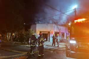 El CBS controló y extinguió incendio en el que hubo tres personas fallecidas