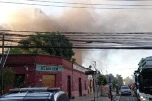 El CBS controló incendio en bodega de Estación Central