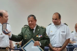 Voluntario Honorario de la 8ª Compañía recibe Medalla al Mérito Bomberil de JNB