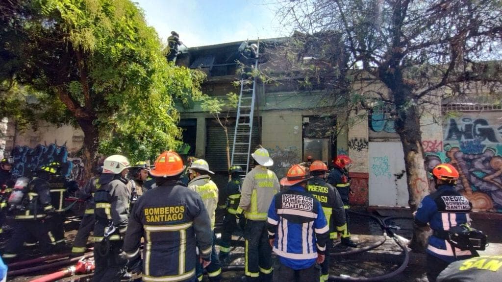 El CBS controló con 200 Voluntarios incendio en el barrio Yungay