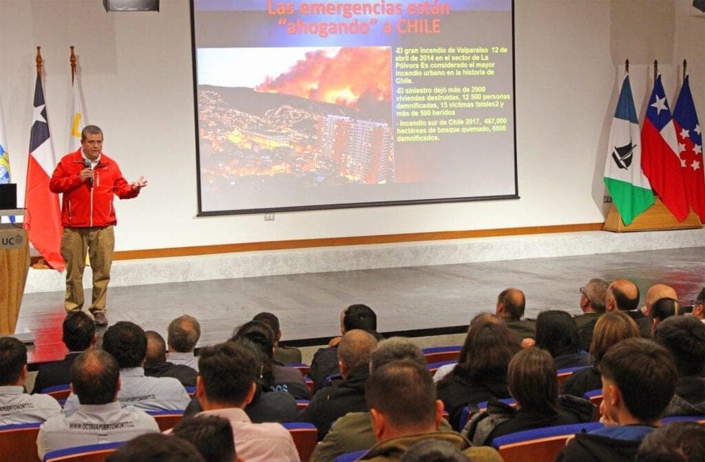 Rector de EBS expuso sobre Bomberos ante escenario de desastres y cambio climático