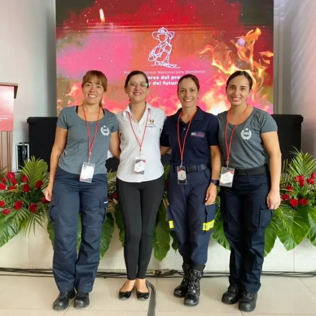 La experiencia de dos Bomberas del CBS en seminario realizado en Ecuador