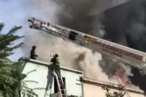 El CBS controló y extinguió incendio en bodega de Gorbea con Avenida España