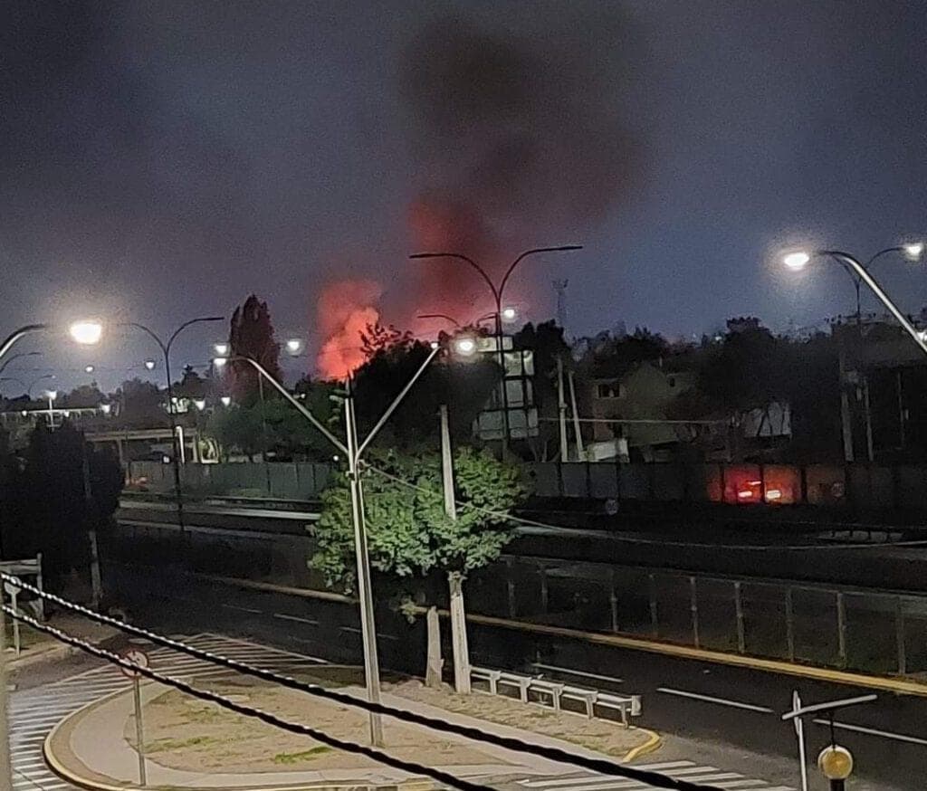 El CBS controló incendio que afectó viviendas en la comuna de Renca