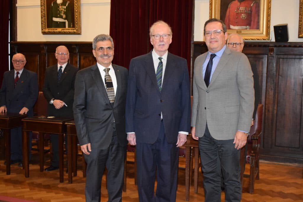 El CBS hizo entrega de la Condecoración OBA a dos ex Superintendentes de la Institución