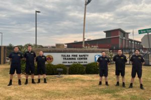 Voluntarios de la 13ª Compañía del CBS entrenan en academia bomberil de Tulsa