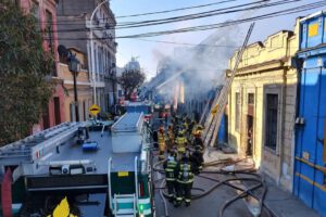 El CBS evitó propagación de Incendio que afectó casa en Libertad con Agustinas