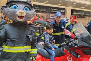 El CBS dio a conocer su trabajo a la comunidad en el Mall Costanera Center