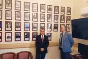 Descubren foto de Voluntario Honorario Diego Velásquez en Galería de ex Comandantes del CBS