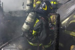 El CBS controló incendio que afectó propiedad en Estación Central