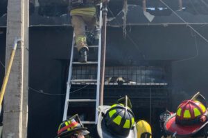 El CBS controló incendio en Juárez Larga y Juárez Corta, en comuna de Recoleta