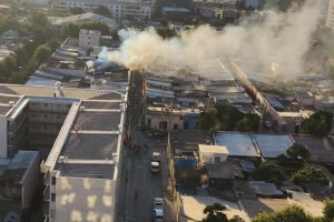 El CBS responde ante incendio que afectó a una casa en Santiago