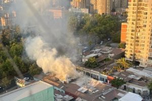 El CBS extinguió incendio en calle Roberto Espinoza y Av. Santa Isabel