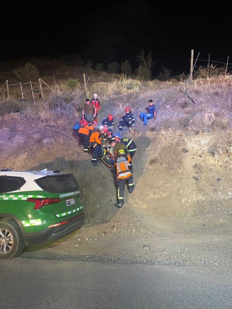 Voluntarios de 7ª y 19ª Compañía efectuaron rescate en Camino a Farellones