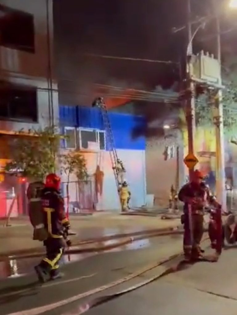 El CBS controló incendio que alcanzó 3ª Alarma en Ñuble y Arturo Prat