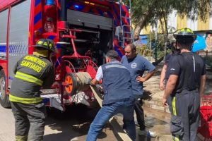 El CBS respondió ante incendio en calle Calíope y Zeus en la comuna de Renca