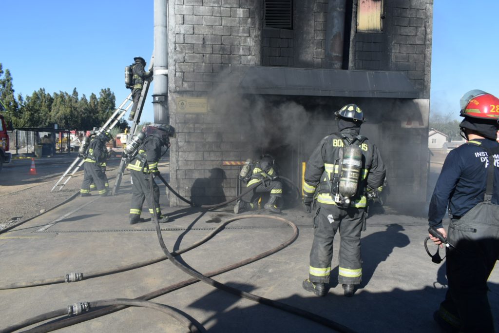 Oficiales Generales y Capitanes del CBS culminaron Curso de Control de Incendios Estructurales