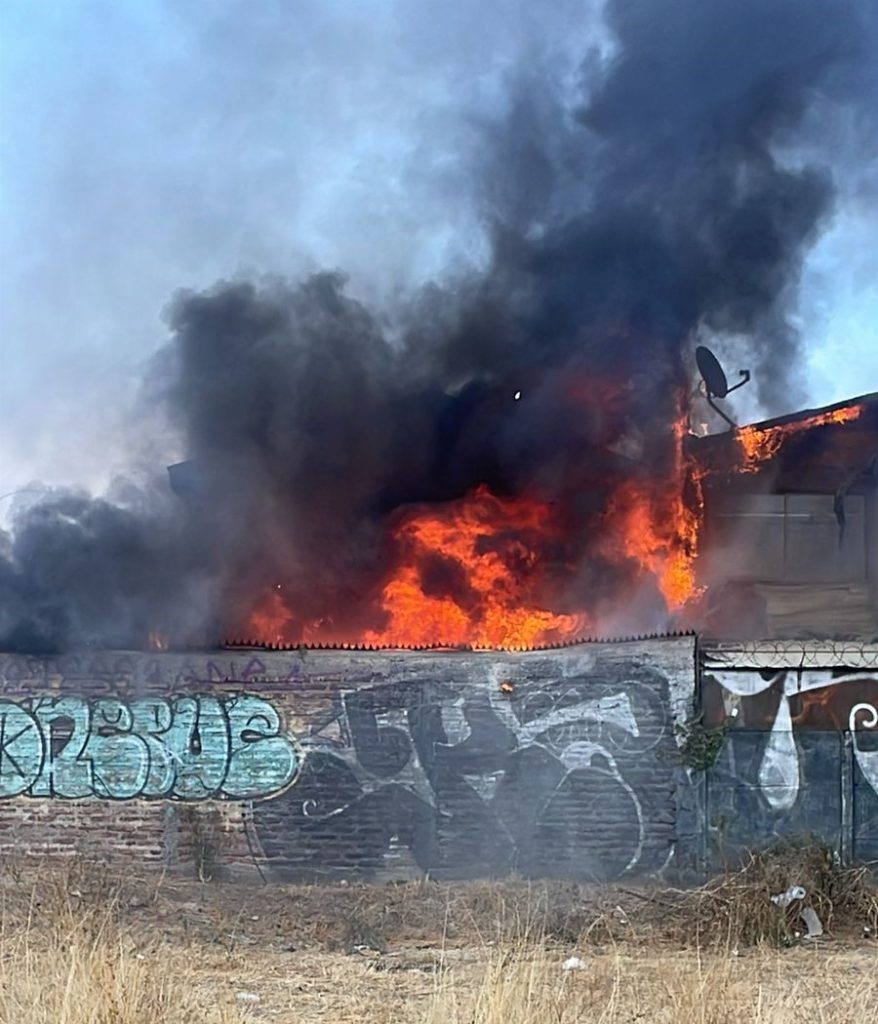 El CBS controló incendio que afectó una propiedad en la comuna de Renca