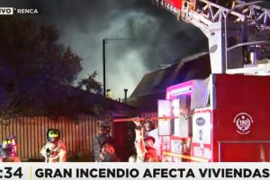 El Cuerpo de Bomberos de Santiago controló incendio en Renca