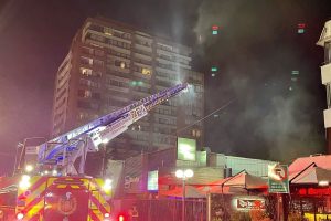 El CBS respondió ante incendio que afectó a restaurante en comuna de Providencia