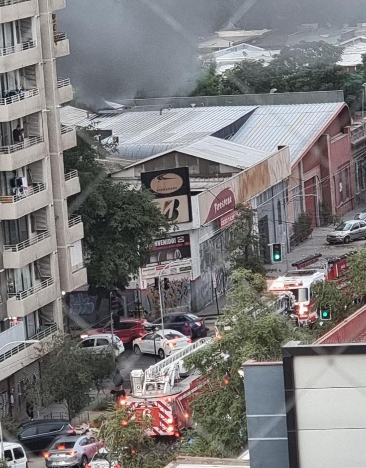 El CBS respondió ante incendio en local comercial de Portugal y Coquimbo