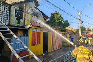 El CBS concurrió a incendio declarado en calle Quillagua y Cabo de Hornos, en Renca