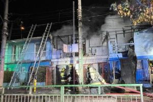 Incendio afect&oacute; a cinco propiedades en Av. Pedro Aguirre Cerda y Manuel Chac&oacute;n