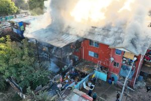 El CBS enfrentó Segunda Alarma de Incendio en block de departamentos de Renca