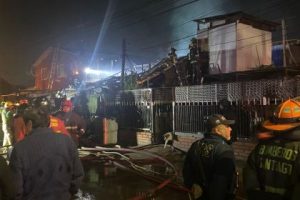 Voluntarios del CBS controlaron incendio que afect&oacute; a vivienda de Villa Francia