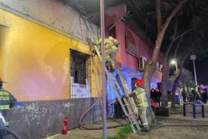 El CBS control&oacute; incendio que afect&oacute; tres propiedades dej&oacute; 10 familias damnificadas