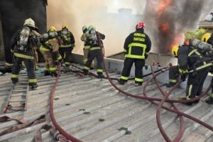Incendio de calle Toesca concit&oacute; labor de m&aacute;s de 500 por 28 horas