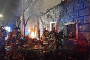 Incendio en Recoleta fue controlado con el despliegue de 16 Compa&ntilde;&iacute;as