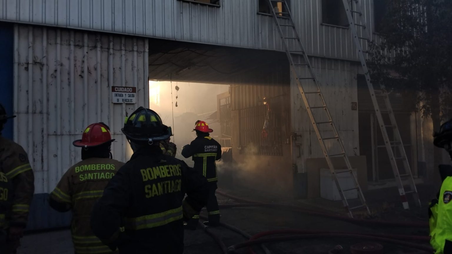 INCENDIO-SAN-ISIDRO-STGO-2-1536x864.jpg