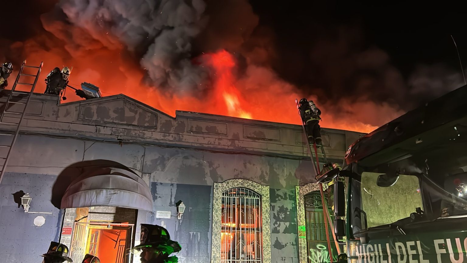 INCENDIO-ABATE-MOLINA-3a-ALARMA-1-A-1536x864.jpg