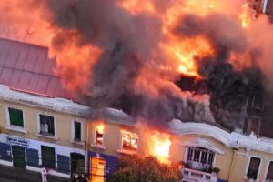 El CBS control&oacute; incendio que destruy&oacute; un cit&eacute; y siete locales en Recoleta