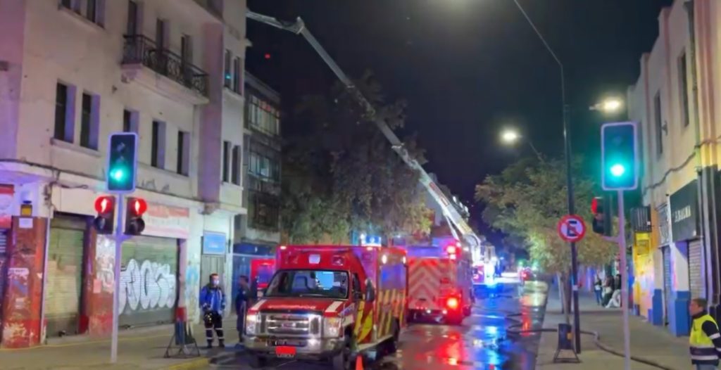 El CBS controló incendio que afectó a restaurante en Bandera y San Pablo