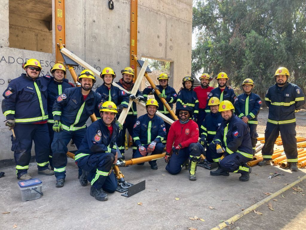 USAR-Santiago vio planificación 2025 y realizó ejercicios en estructuras