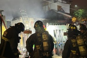 El CBS controló incendio que afectó una casa y amenazó otras viviendas en Estación Central