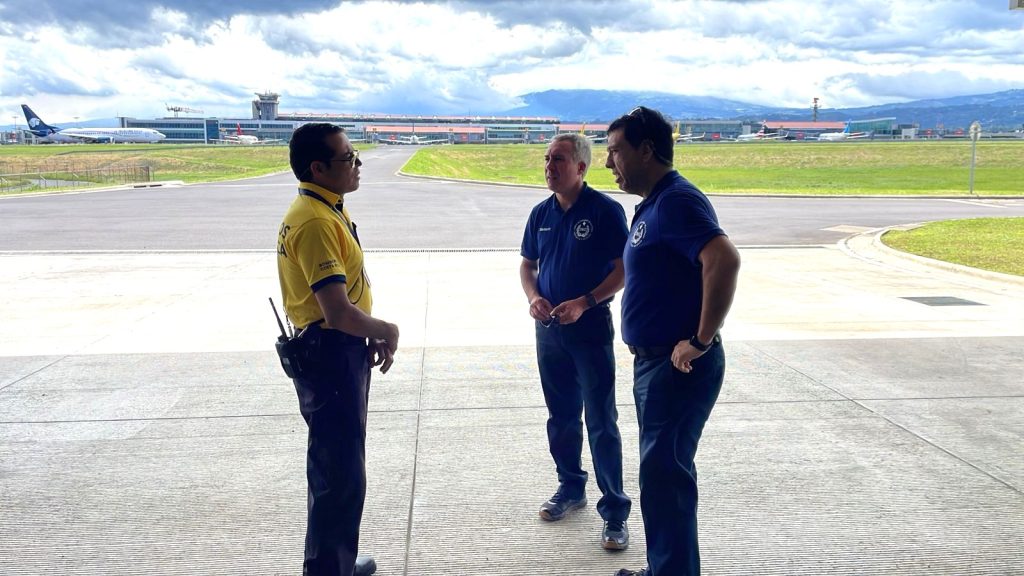 Comandante realiza visita oficial a Bomberos de Costa Rica
